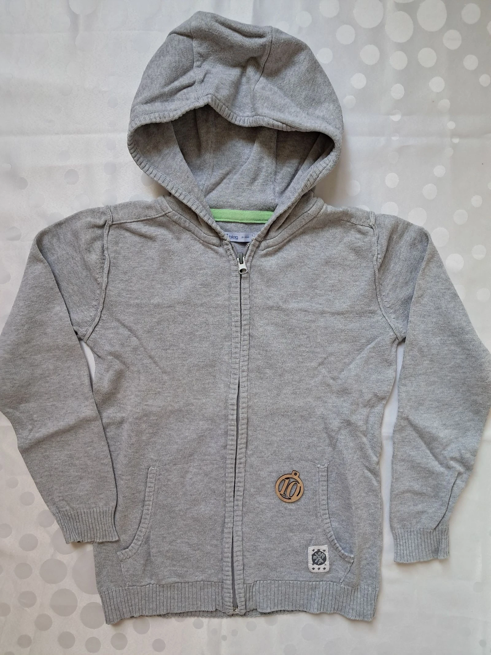 Gilet fin zippé à capuche taille 10ans